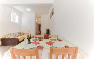 1 Bedroom Amazing Apartment In Biograd 