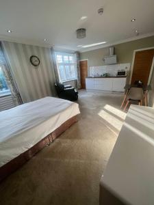 Golden Manor Studios