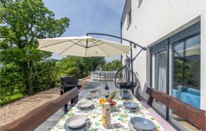 Awesome Home In Drivenik With Jacuzzi 