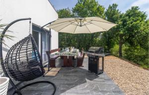 Awesome Home In Drivenik With Jacuzzi