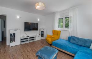 Awesome Home In Drivenik With Jacuzzi 
