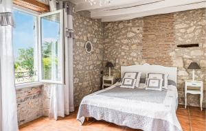 Maisons de vacances Cozy Home In Beauville With Lake View : photos des chambres