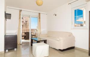 Stunning Apartment In Makarska