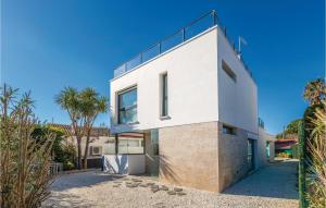 Awesome Home In Sant Pere Pescador