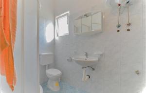 1 Bedroom Amazing Apartment In Biograd 