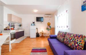 Nice Apartment In Vinjerac With Kitchen 