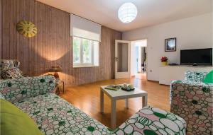 Two-Bedroom Holiday Home In Banjole