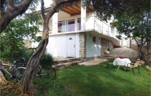 Nice Apartment In Vinjerac With Kitchen 