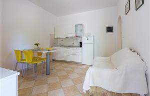 2 Bedroom Beautiful Apartment In Porec 