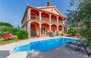 3 Bedroom Amazing Home In Liznjan - 3hvězdičkové hotely ve městě Šišan