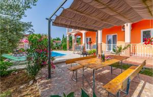 3 Bedroom Amazing Home In Liznjan