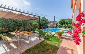 3 Bedroom Amazing Home In Liznjan