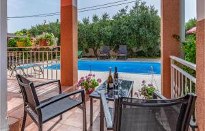 3 Bedroom Amazing Home In Liznjan