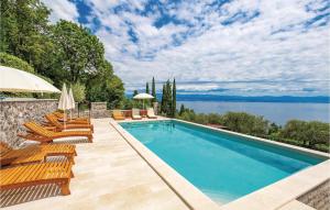 Awesome Apartment In Moscenicka Draga