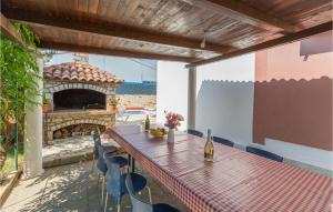 Gorgeous Home In Pula With Wifi