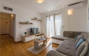 Gorgeous Home In Pula With Wifi