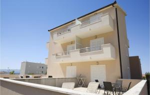 Nice Apartment In Podstrana With Wifi