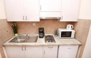 Nice Apartment In Podstrana With Wifi