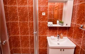 Nice Apartment In Podstrana With Wifi