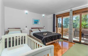 Cozy Apartment In Dramalj With Wifi