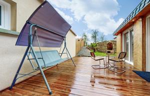 Amazing Home In Neuilly Le Vendin