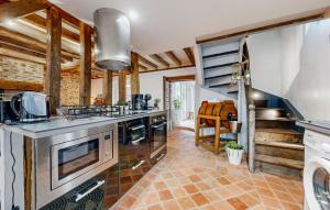 Amazing Home In Neuilly Le Vendin
