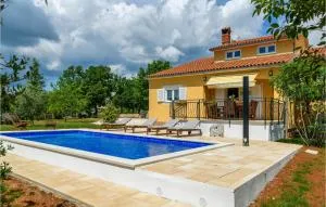 Cozy Home In Stokovci With Wifi - 卡布鲁尼齐