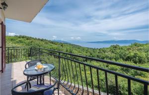 2 Bedroom Beautiful Apartment In Labin 