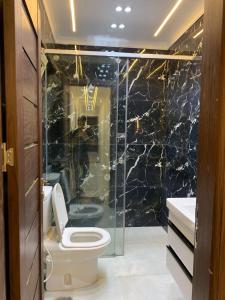 شقة فاخرة 3 غرف نوم ماستر بإطلالة خيالية على النيل