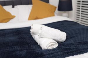 Luxury City Centre 3Bedroom 5Beds Apartment with Allocated Parking