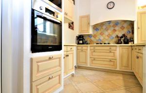 4 Bedroom Gorgeous Home In Marguerittes