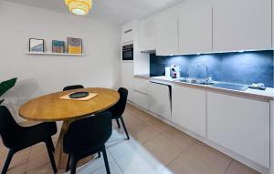 1 Bedroom Cozy Apartment In Oostende