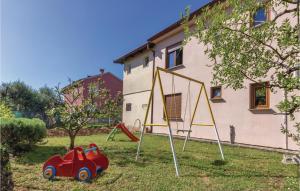 2 Bedroom Nice Apartment In Fazana 
