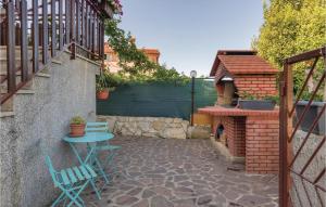 2 Bedroom Nice Apartment In Fazana 