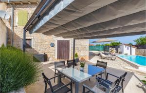 Two-Bedroom Holiday Home In Svetvincenat
