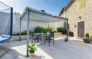 Two-Bedroom Holiday Home In Svetvincenat