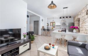 Two-Bedroom Holiday Home In Svetvincenat