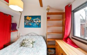 Maisons de vacances 1 Bedroom Awesome Home In Saint-Denis : Maison de Vacances 1 Chambre