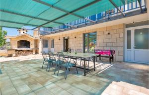 Lovely Home In Donji Prolozac With Wifi 