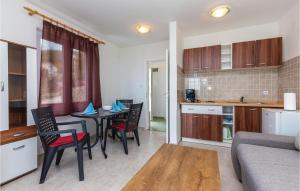 Stunning Apartment In Klenovica