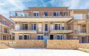 Gorgeous Apartment In Povljana