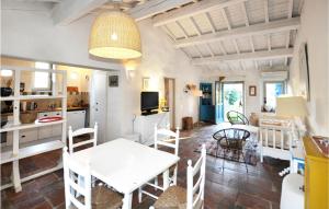 Maisons de vacances Beautiful Home In Pech-Luna With Wi-Fi : photos des chambres