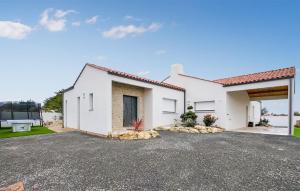 Maisons de vacances Stunning Home In Barbatre : photos des chambres