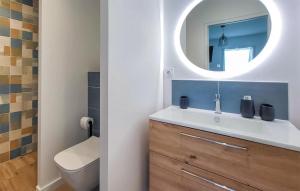 Maisons de vacances Stunning Home In Barbatre : photos des chambres