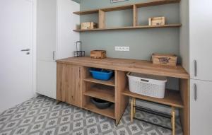 Maisons de vacances Stunning Home In Barbatre : photos des chambres