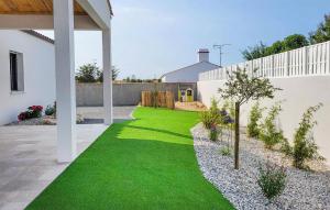 Maisons de vacances Stunning Home In Barbatre : photos des chambres