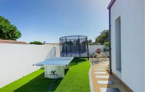 Maisons de vacances Stunning Home In Barbatre : photos des chambres