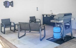 Maisons de vacances Stunning Home In Barbatre : photos des chambres