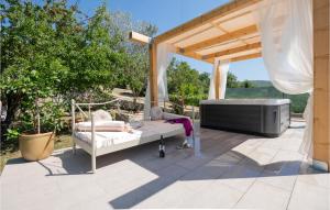 6 Bedroom Pet Friendly Home In Zmijavci 