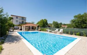 6 Bedroom Pet Friendly Home In Zmijavci - Aračići